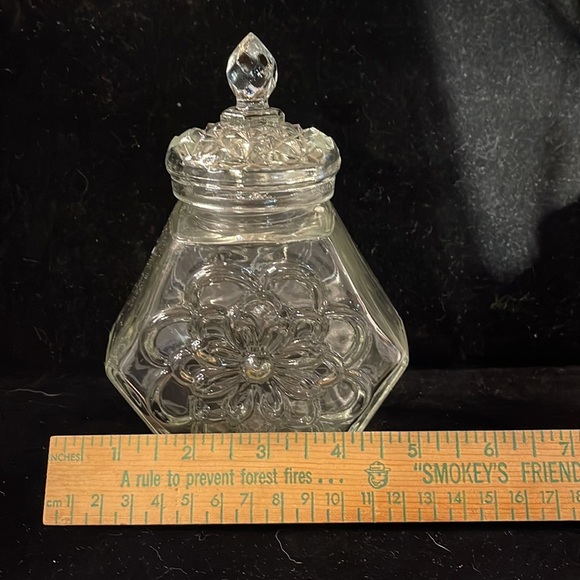 Avon - Vintage - lead crystal container with Lid - super pretty! Great Gift! - Picture 2 of 6